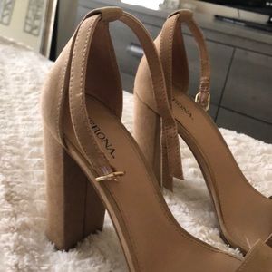 Women’s Lulu block heels size 7.5